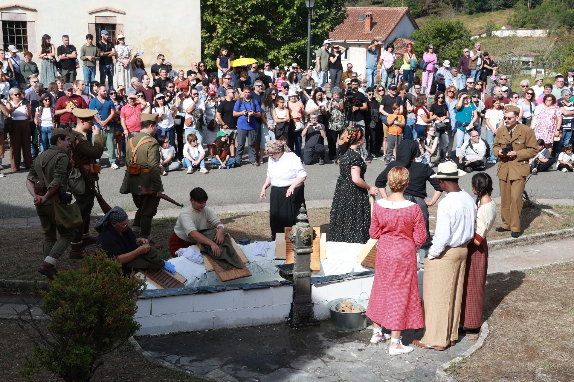 Candamo vuelve a 1936: la recreación histórica de los combates de la Guerra Civil, en fotos