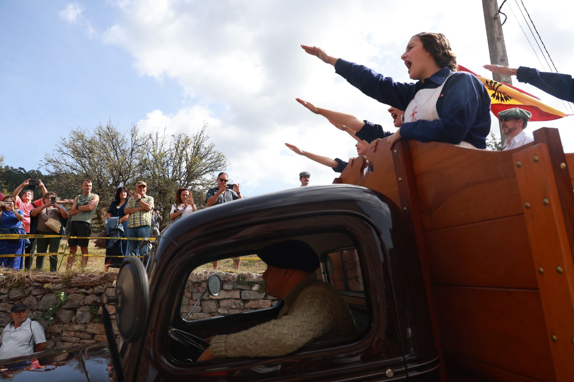 Candamo vuelve a 1936: la recreación histórica de los combates de la Guerra Civil, en fotos