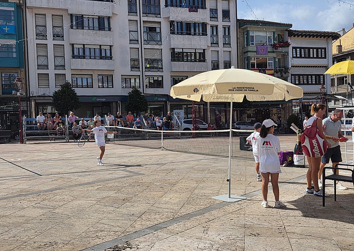 Imagen secundaria 1 - Ciclismo, tenis y sustos para los niños.