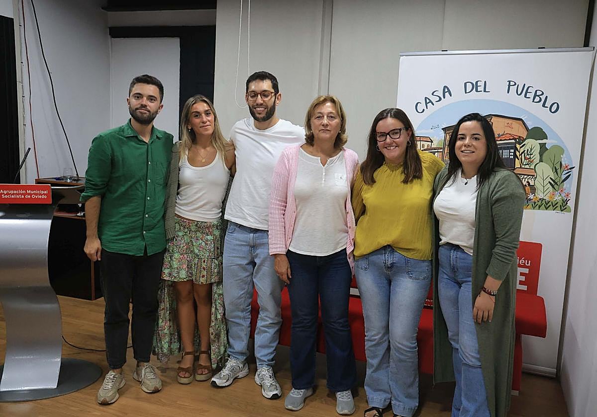 Delia Losa y Andrea Solís, en el centro.