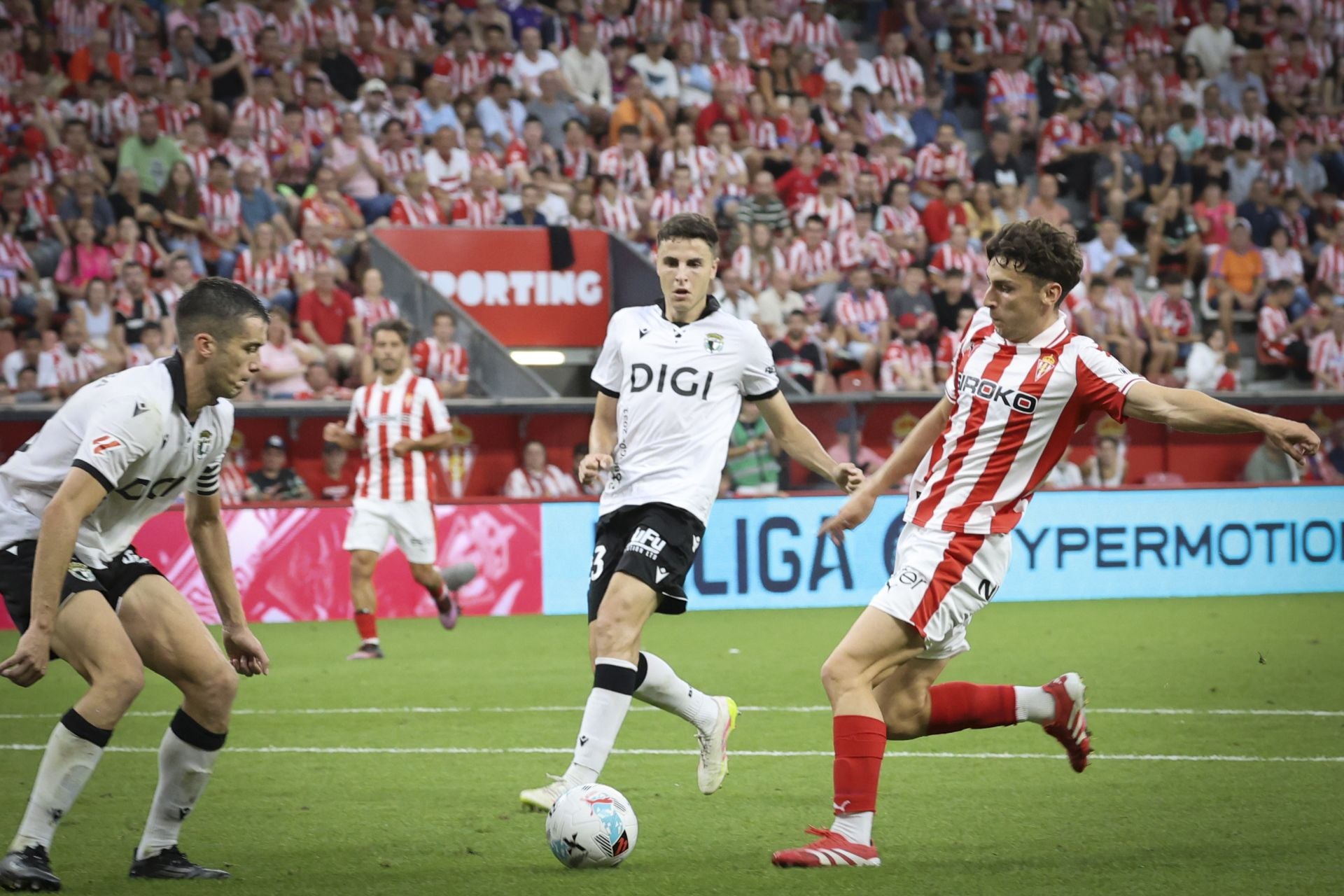 Las mejores jugadas del Sporting de Gijón - Burgos en imágenes