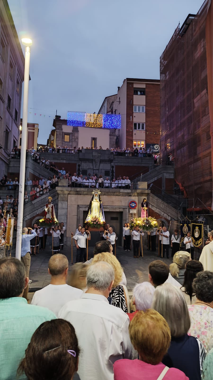 Imagen secundaria 2 - El barrio de Cimavilla, en Gijón, lleva la fiesta hasta Fleming