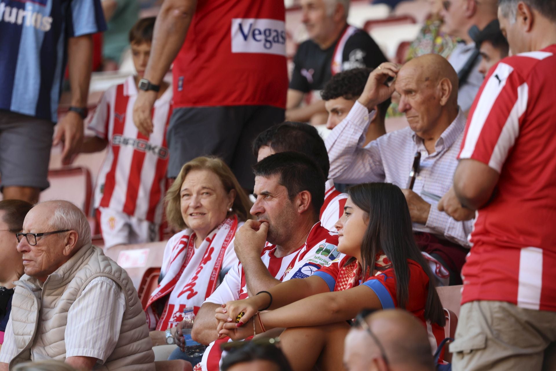 ¿Estuviste en el Sporting de Gijón - Burgos? ¡Búscate en las fotos!