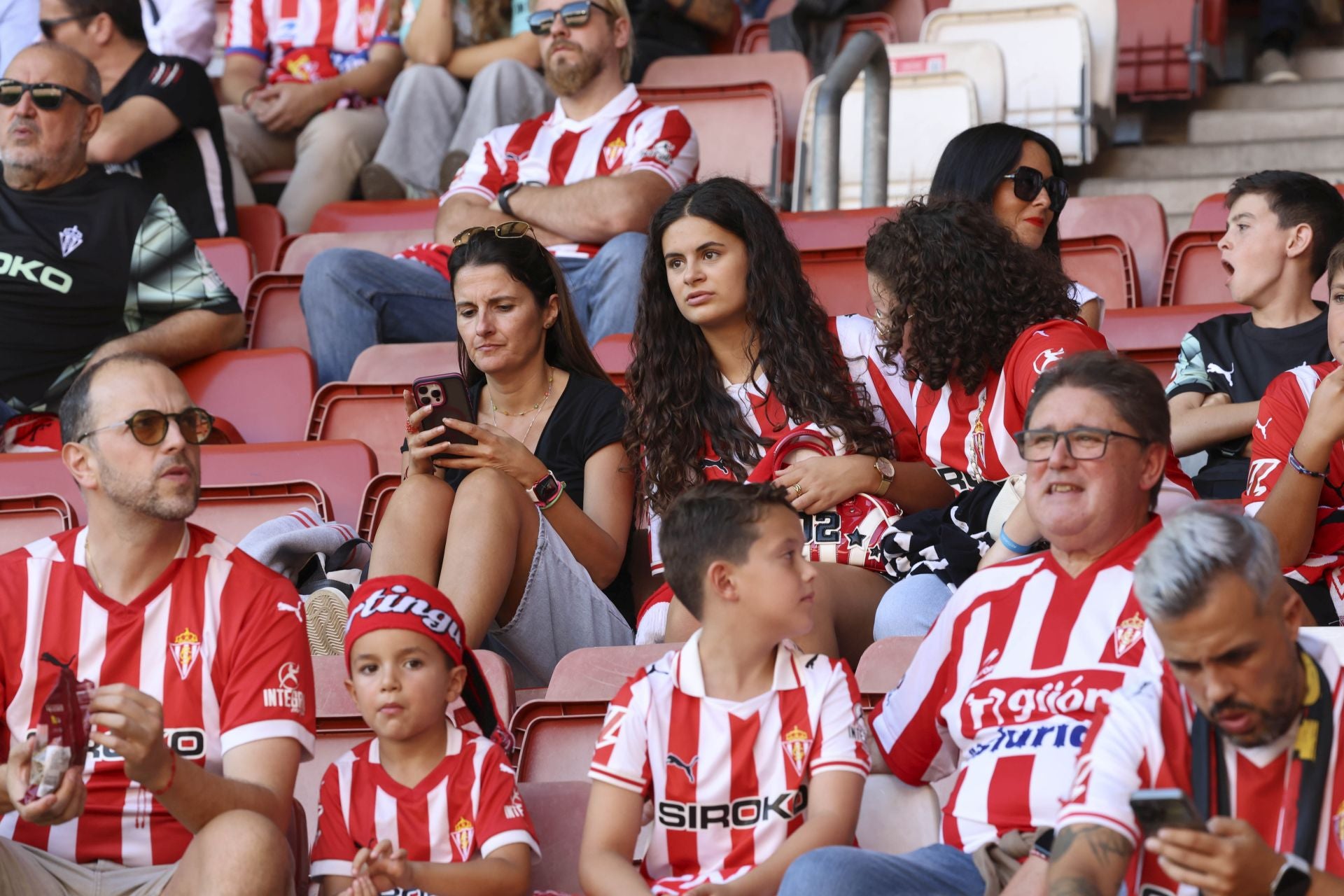 ¿Estuviste en el Sporting de Gijón - Burgos? ¡Búscate en las fotos!