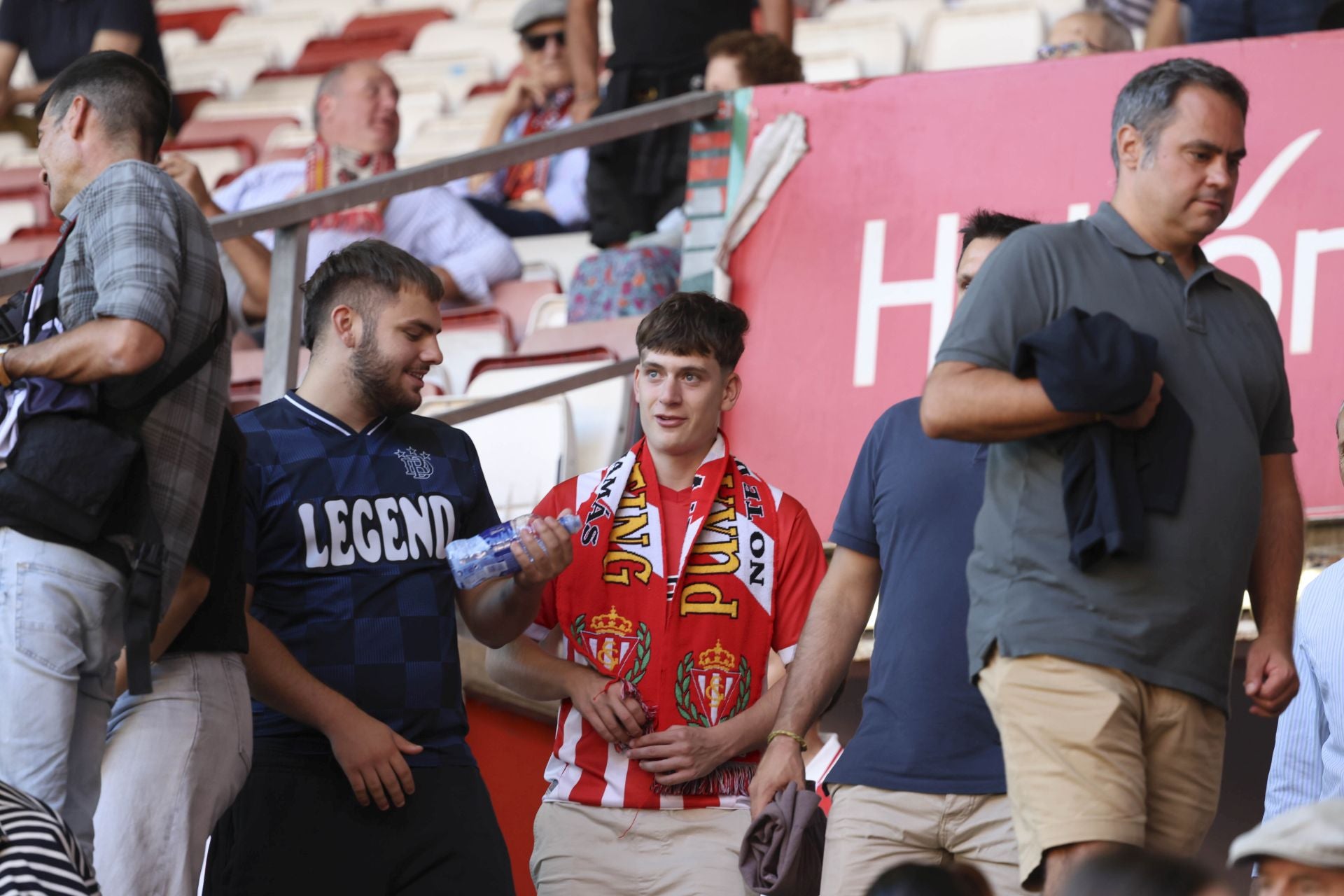 ¿Estuviste en el Sporting de Gijón - Burgos? ¡Búscate en las fotos!