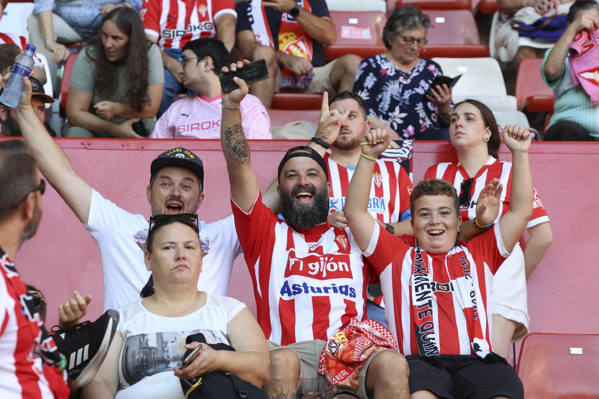 ¿Estuviste en el Sporting de Gijón - Burgos? ¡Búscate en las fotos!
