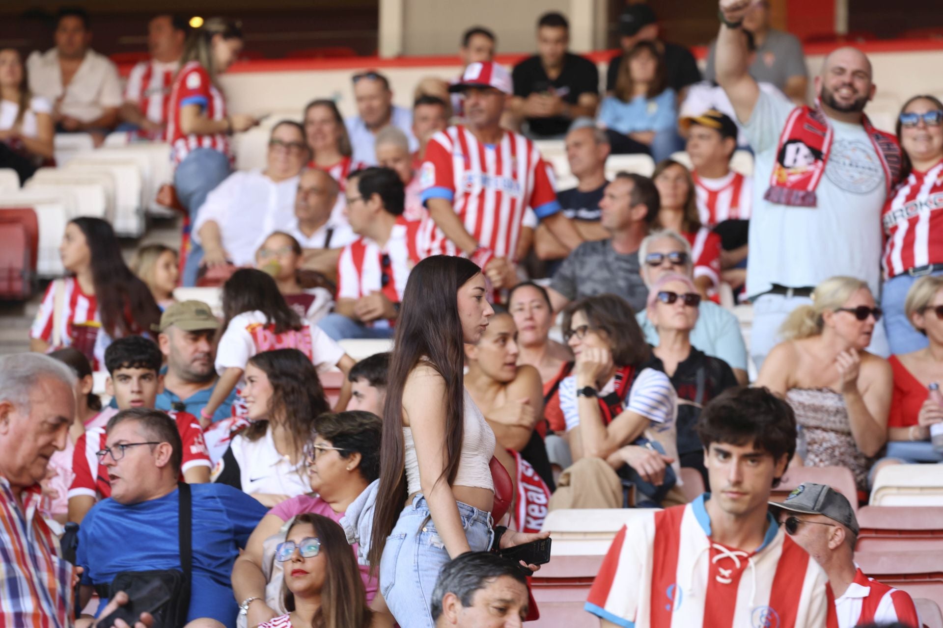 ¿Estuviste en el Sporting de Gijón - Burgos? ¡Búscate en las fotos!
