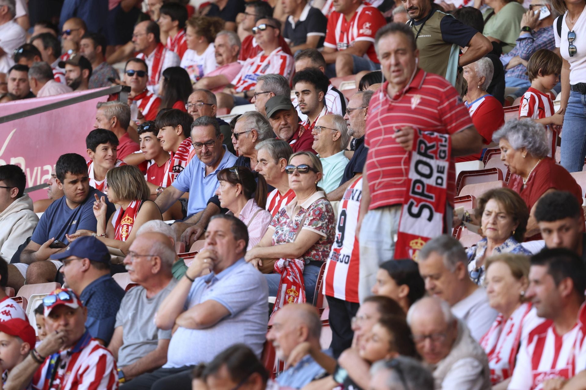 ¿Estuviste en el Sporting de Gijón - Burgos? ¡Búscate en las fotos!