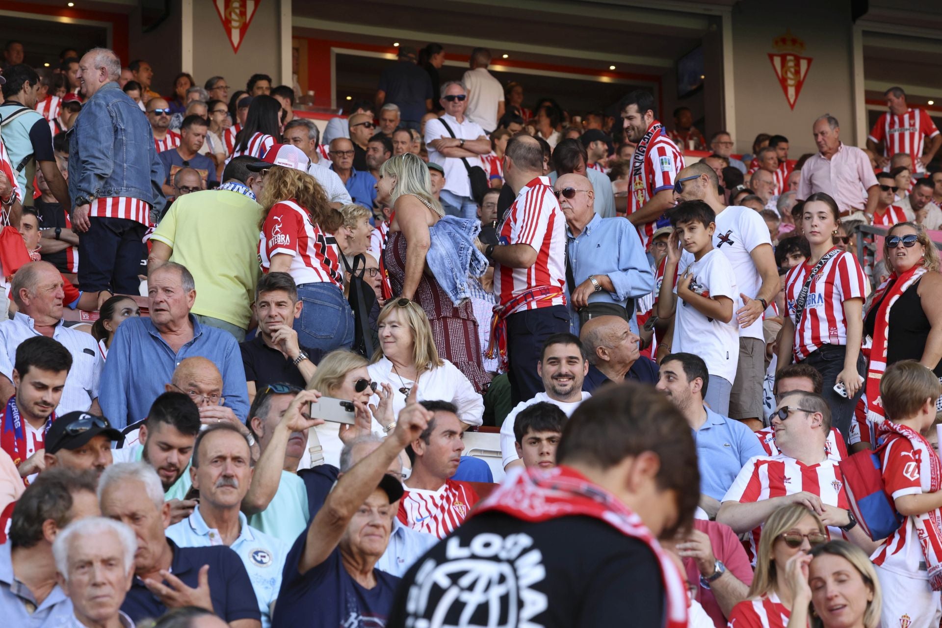 ¿Estuviste en el Sporting de Gijón - Burgos? ¡Búscate en las fotos!