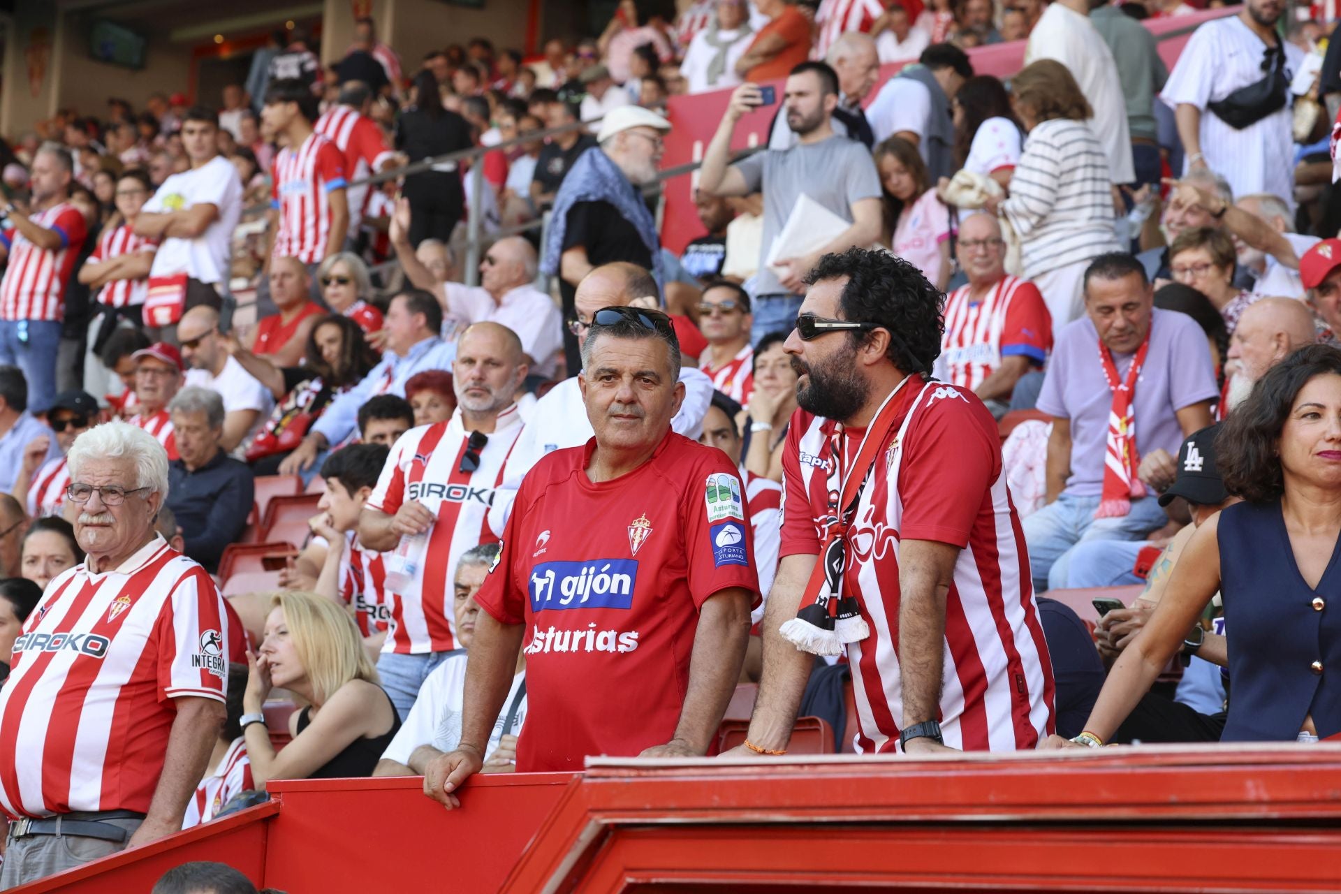 ¿Estuviste en el Sporting de Gijón - Burgos? ¡Búscate en las fotos!