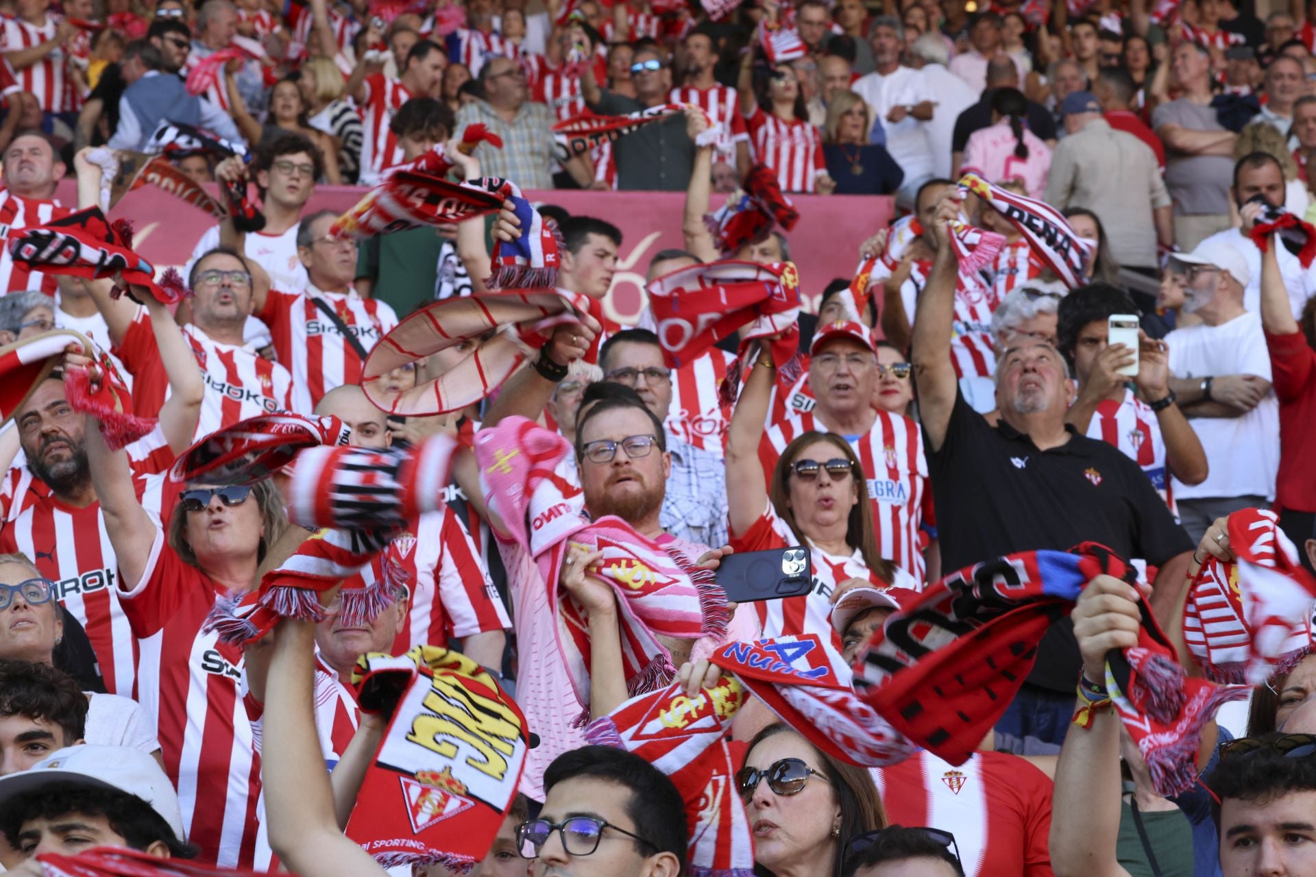 ¿Estuviste en el Sporting de Gijón - Burgos? ¡Búscate en las fotos!