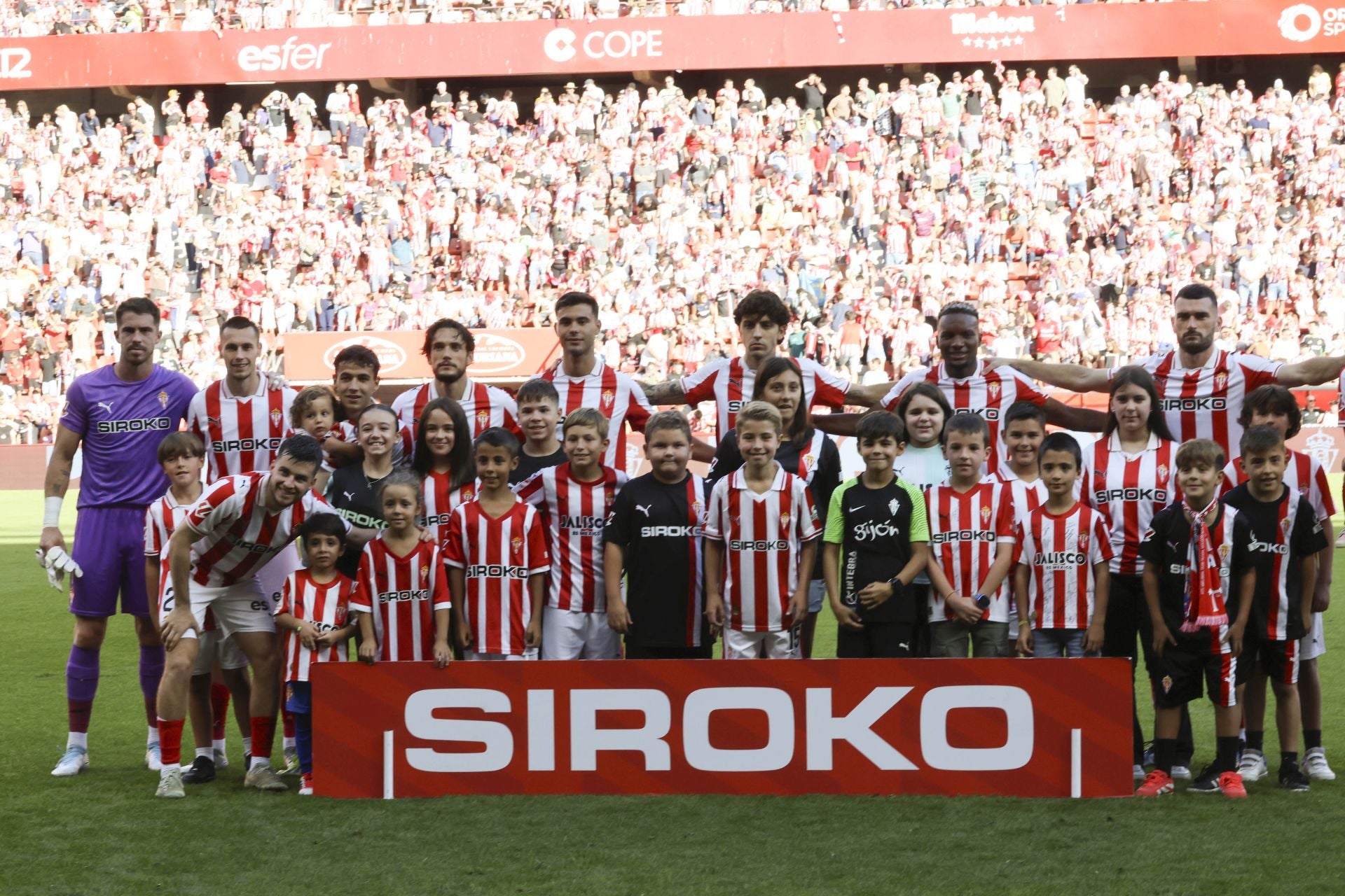 ¿Estuviste en el Sporting de Gijón - Burgos? ¡Búscate en las fotos!