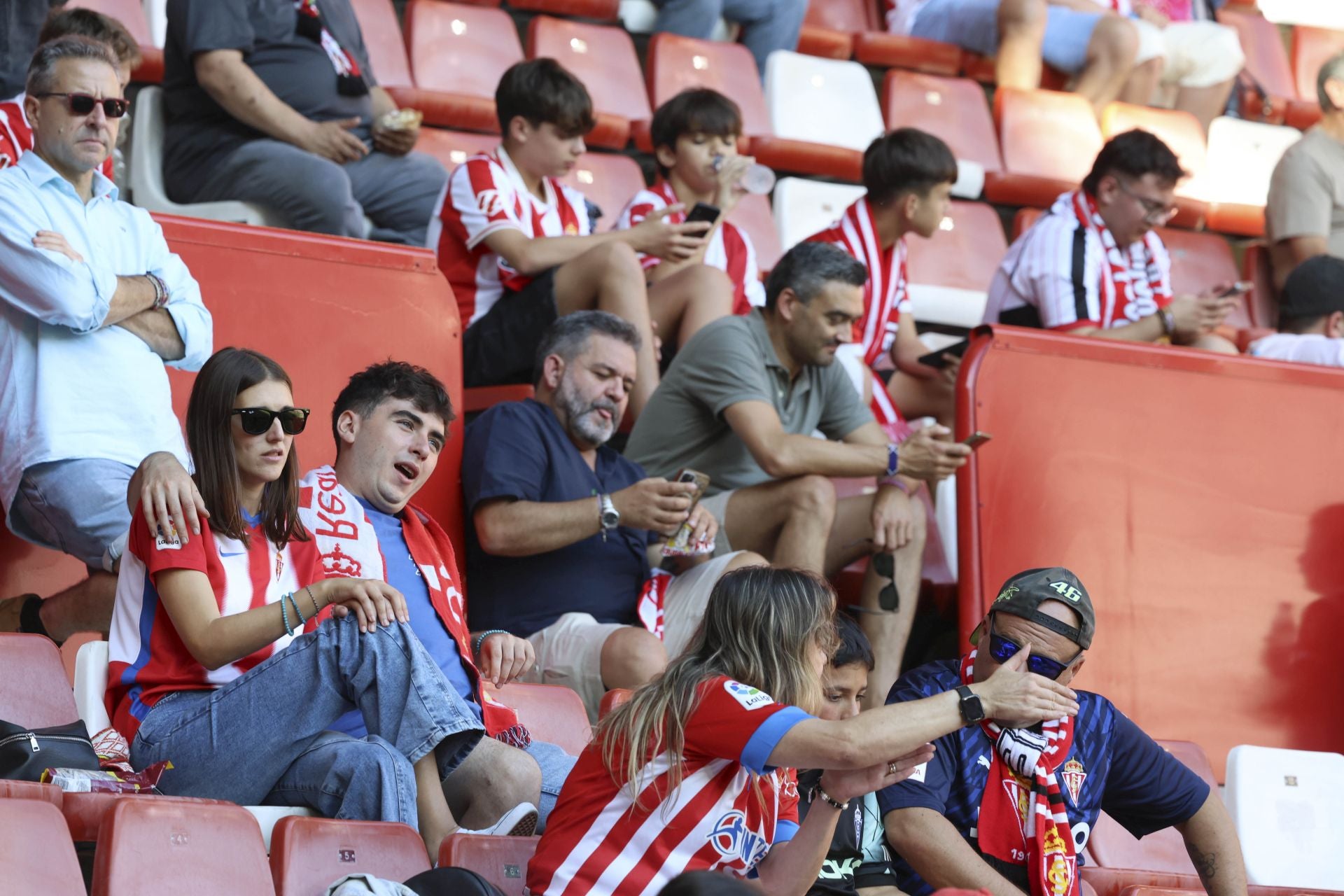 ¿Estuviste en el Sporting de Gijón - Burgos? ¡Búscate en las fotos!