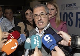 El secretario de Estado de Medio Ambiente, el asturiano Hugo Morán, atendiendo a los periodistas en enero.
