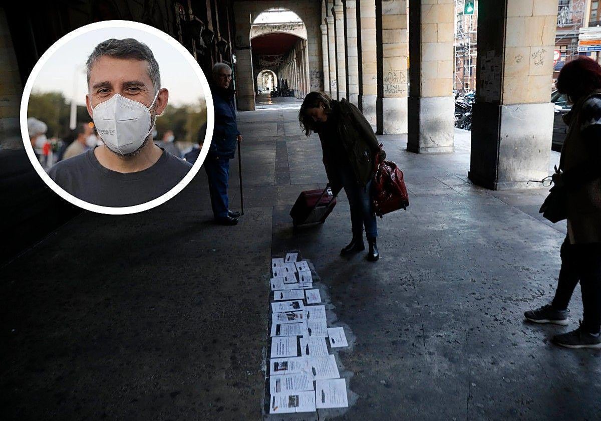 Carteles en recuerdo a José Antonio Justel en el lugar donde se produjo la paliza.