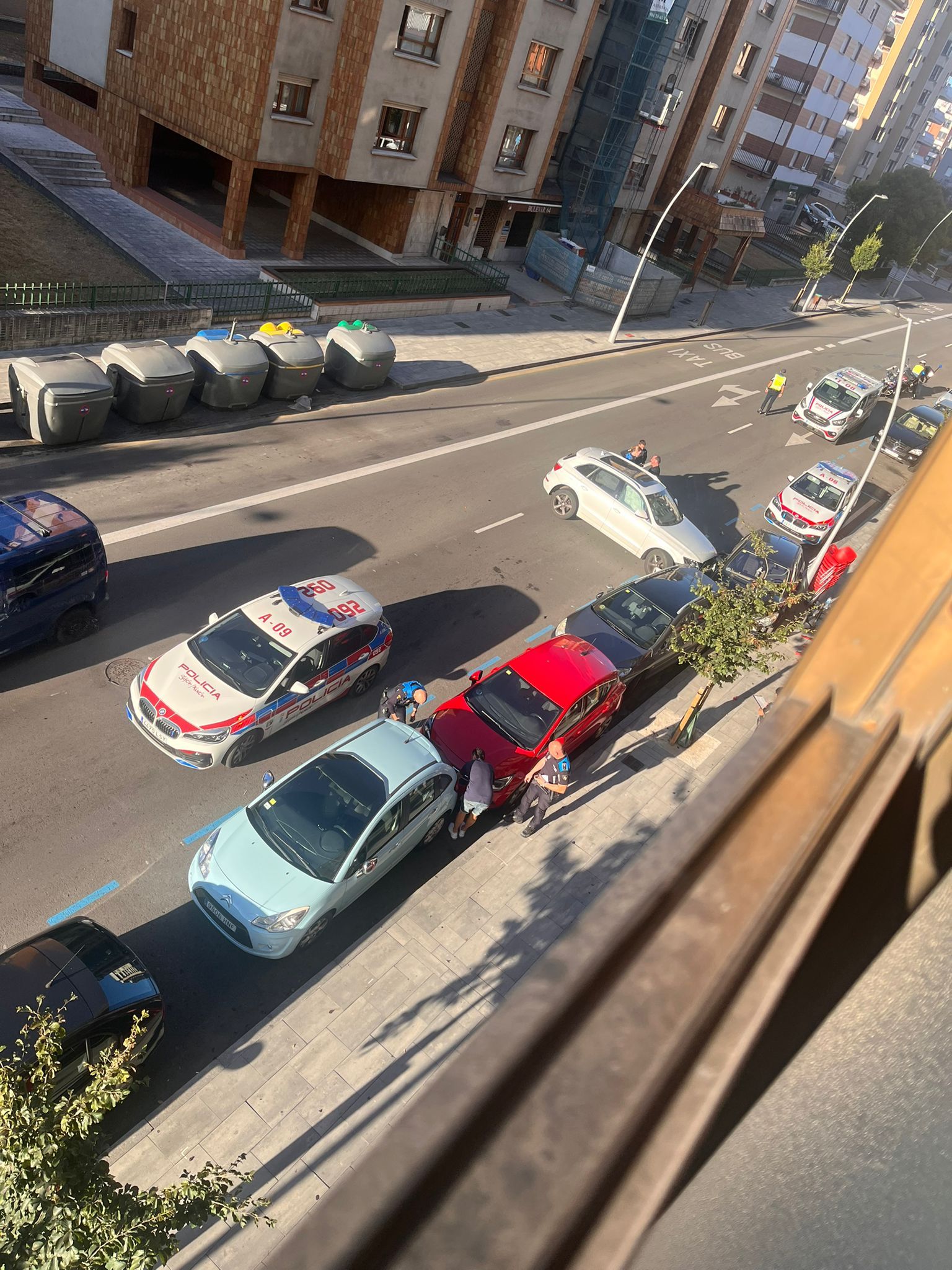 Los agentes de la Policía Local en el lugar de los hechos