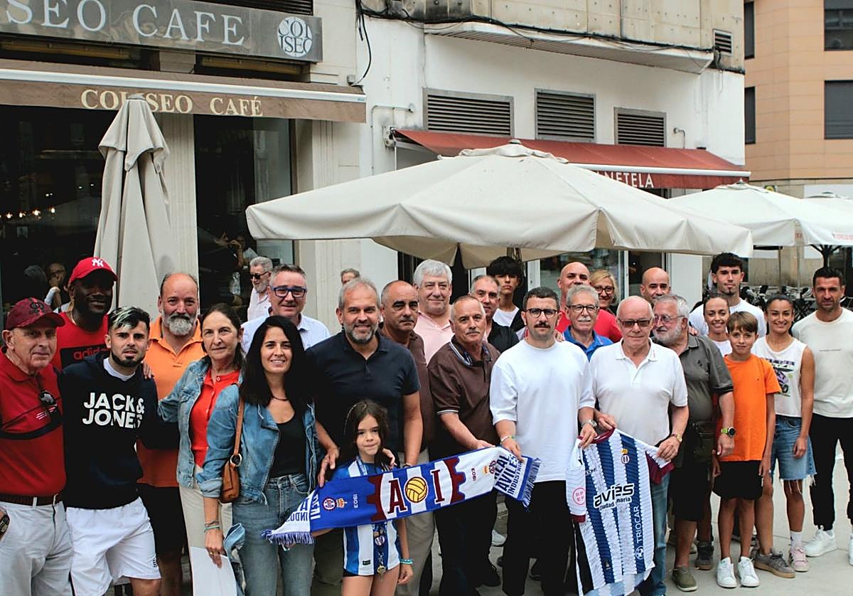 La Peña Realavilesina El Coliseo, el día de su presentación.