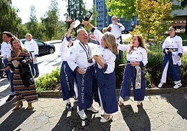 La Cofradía Gastronómica del Desarme celebra en Oviedo la declaración de Fiesta de Interés Turístico Nacional.