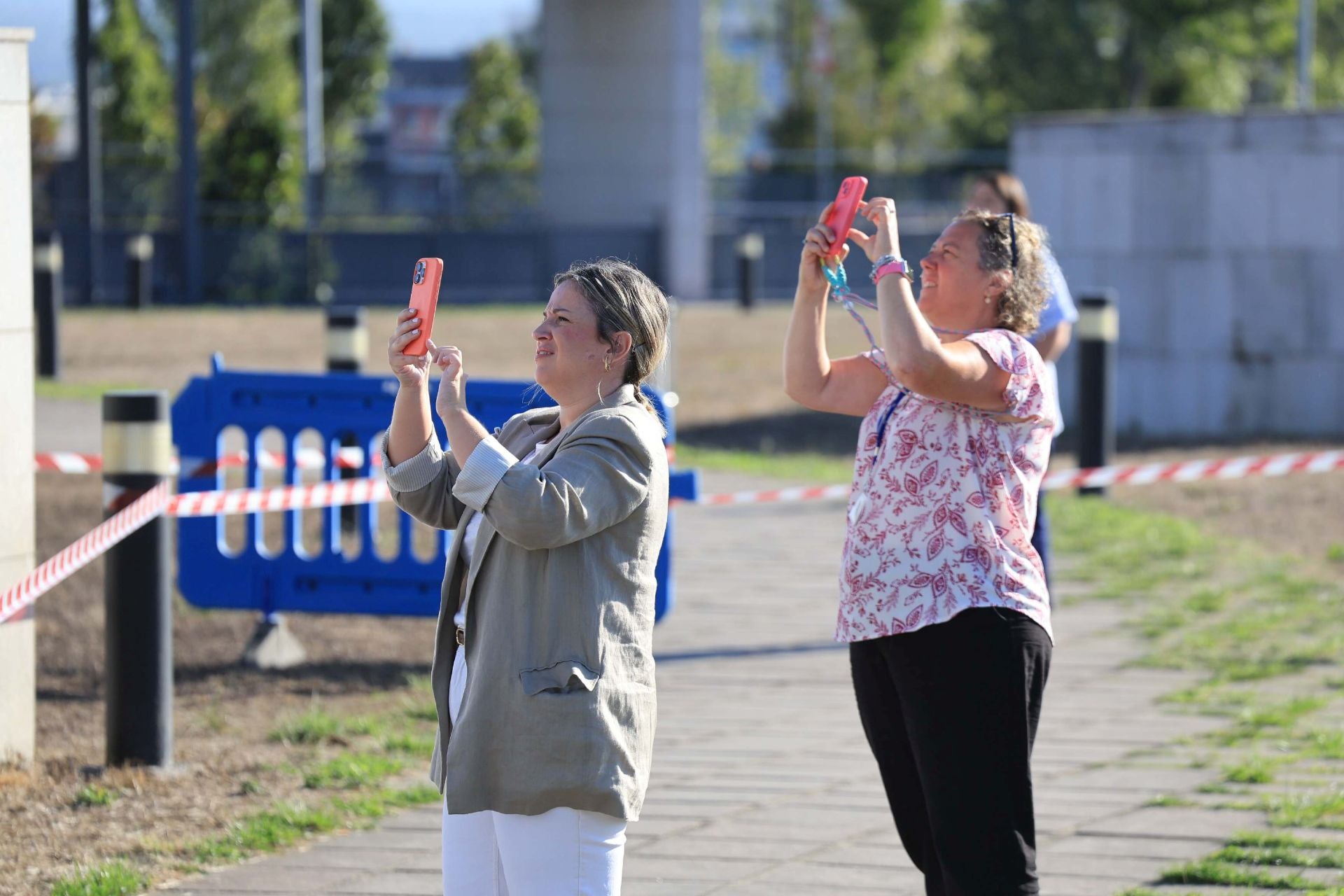 El nuevo método de limpieza con drones en el HUCA, en uso por primera vez en Asturias
