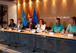 Adrián Barbón y Eva Ledo firmaron en julio el pacto Asturias Educa con los sindicatos.