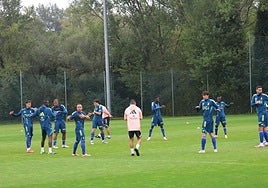 La plantilla ovetense sigue preparando en El Requexón el encuentro del próximo domingo ante el Elche, en el que buscará sumar los primeros puntos a domicilio.
