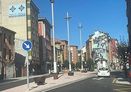 La renovada plaza de La Salve en el distrito langreano de Sama
