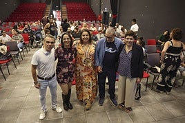 Iván Fernández y Víctor García junto a la directora de Inclusión Educativa, María Dolores Bueno, y miembros de Secretariado de Mieres.