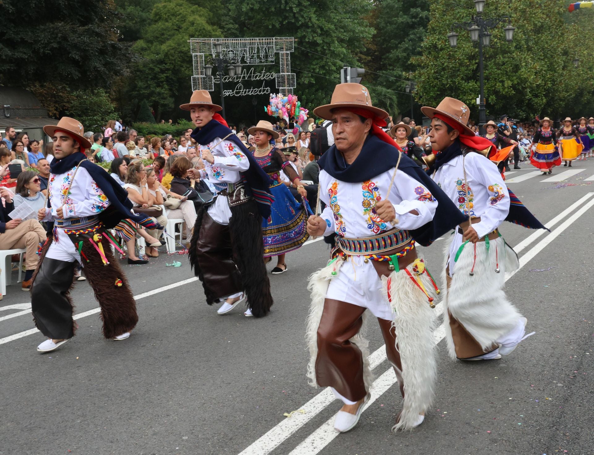 El desfile del Día de América en Asturias 2025, en imágenes