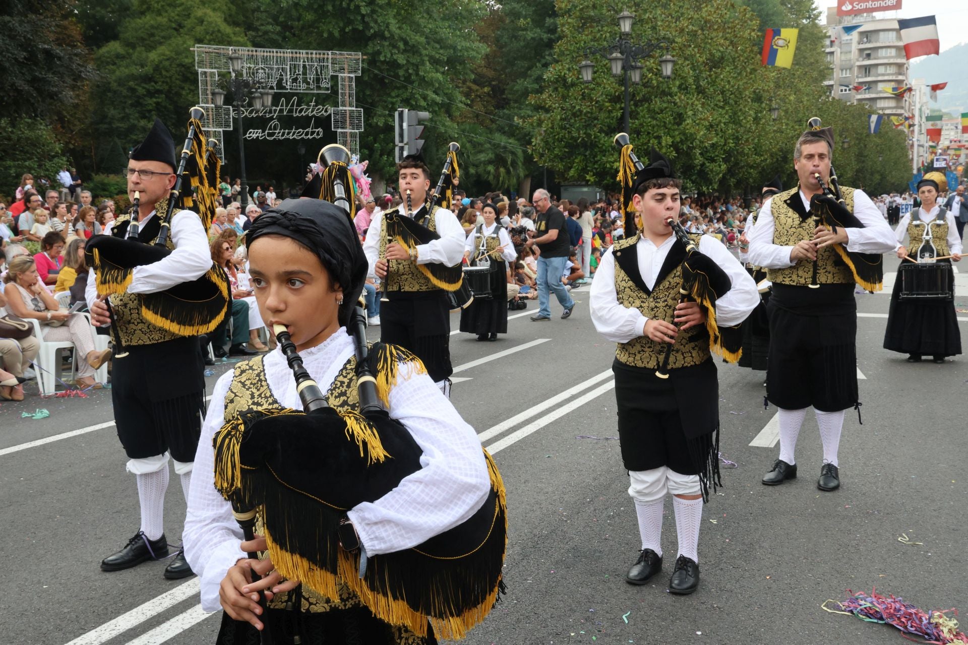 El desfile del Día de América en Asturias 2025, en imágenes