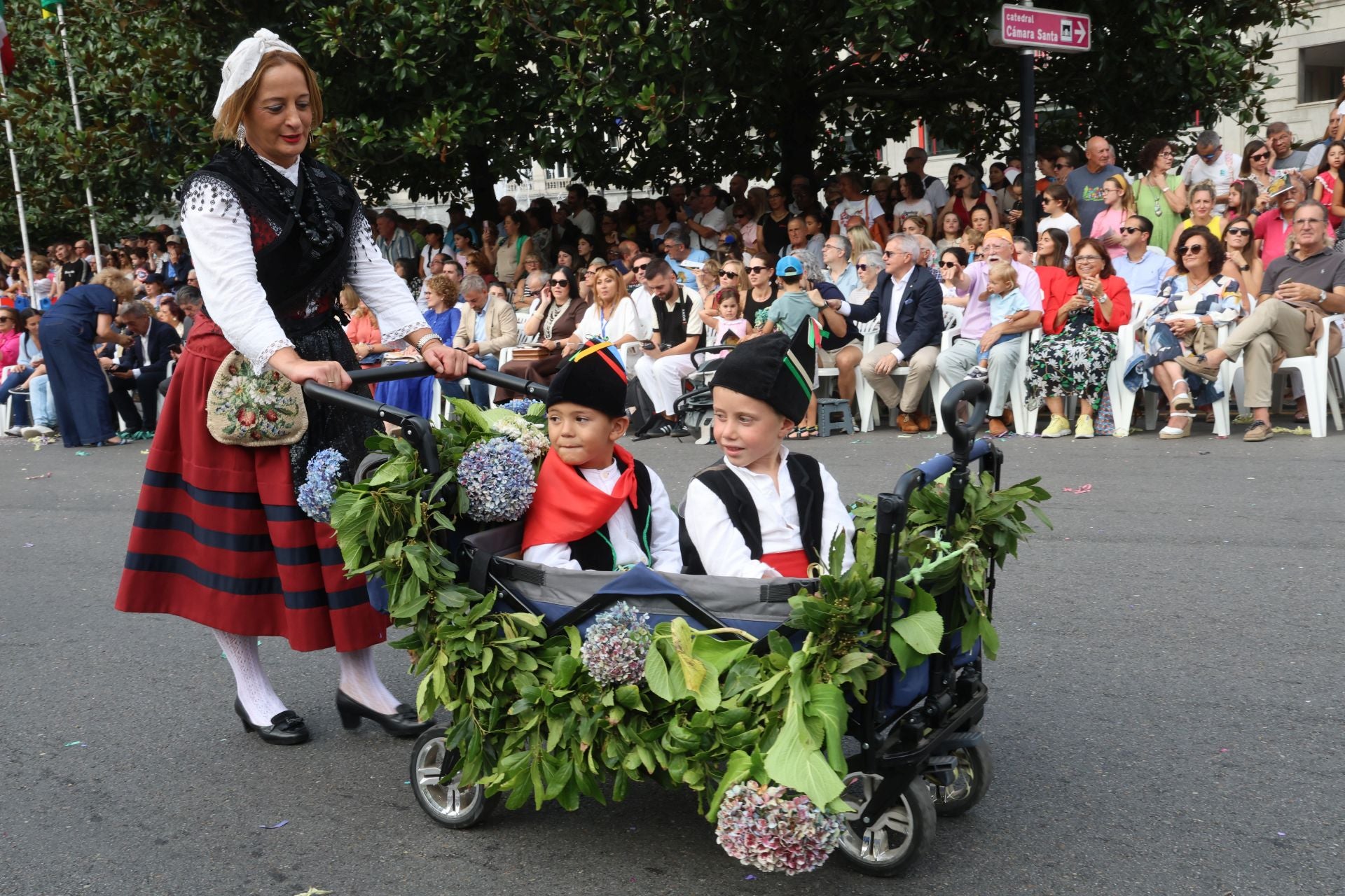 El desfile del Día de América en Asturias 2025, en imágenes
