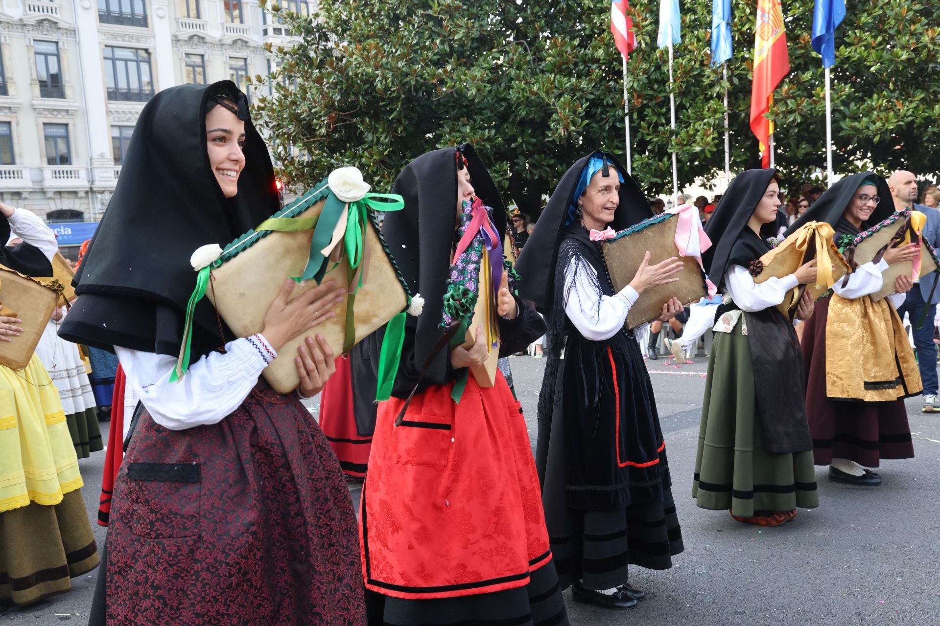 El desfile del Día de América en Asturias 2025, en imágenes