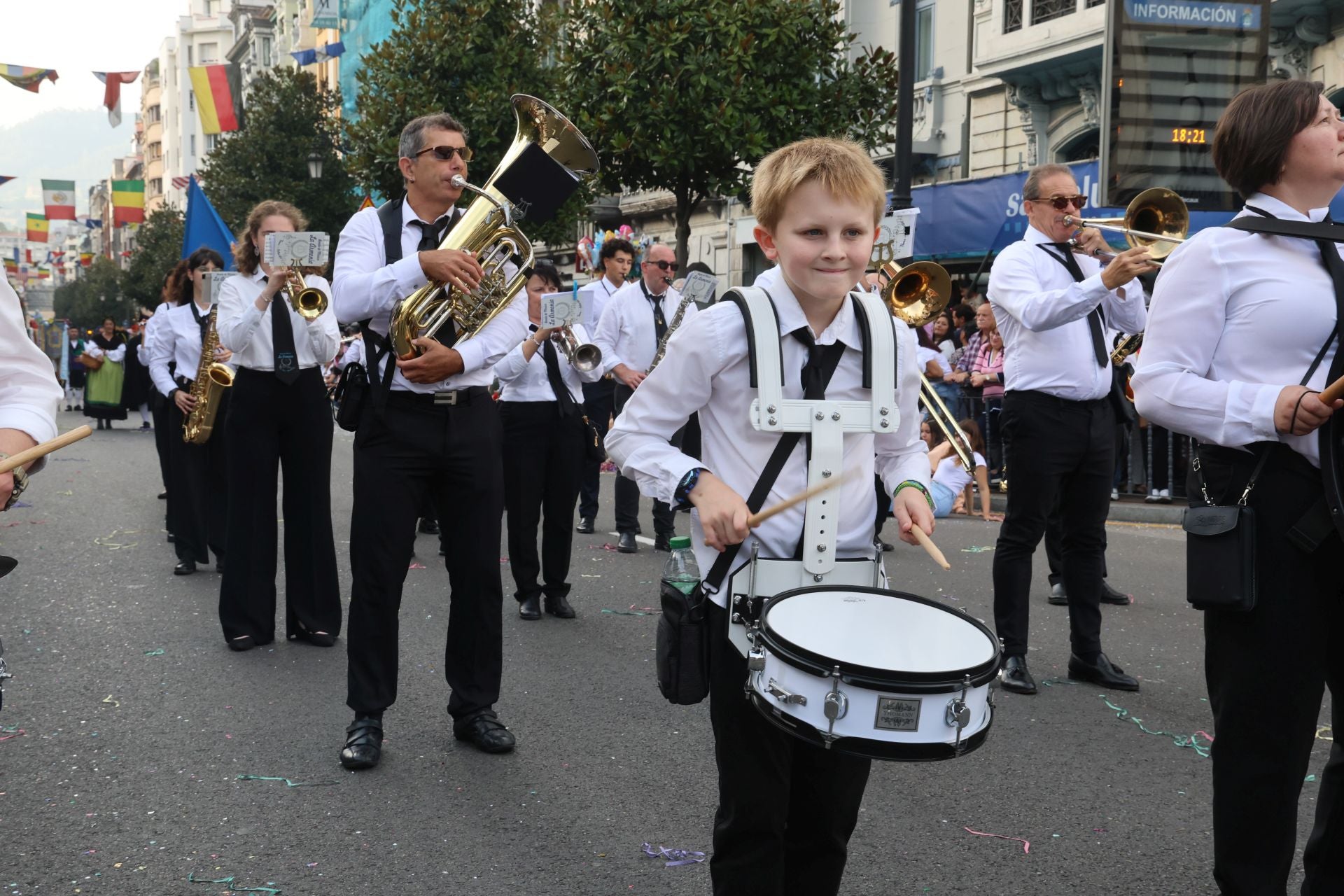 El desfile del Día de América en Asturias 2025, en imágenes