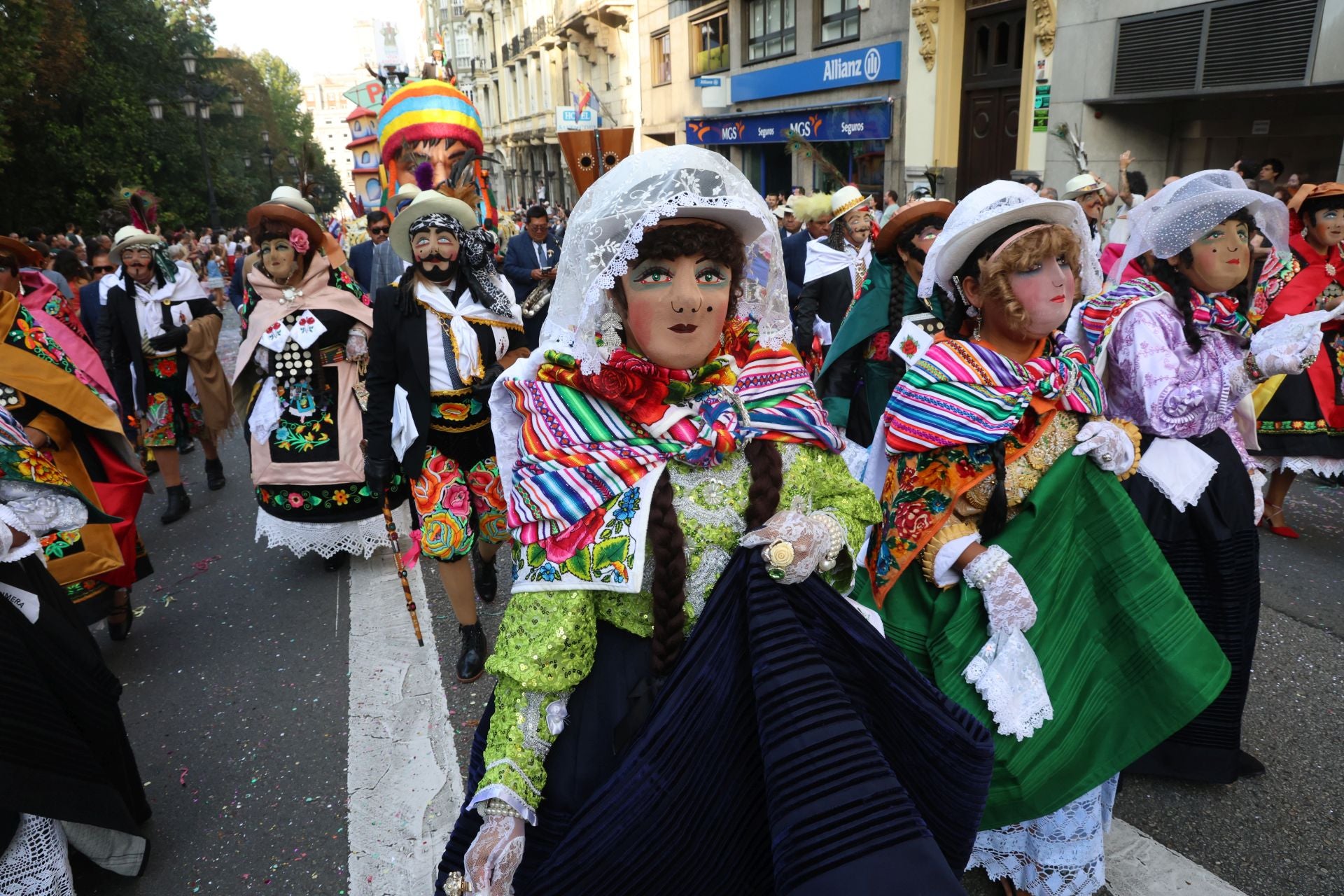 El desfile del Día de América en Asturias 2025, en imágenes