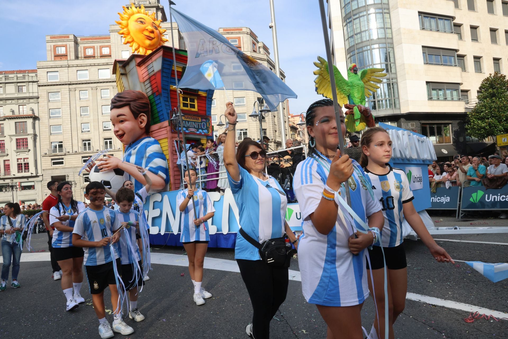 El desfile del Día de América en Asturias 2025, en imágenes