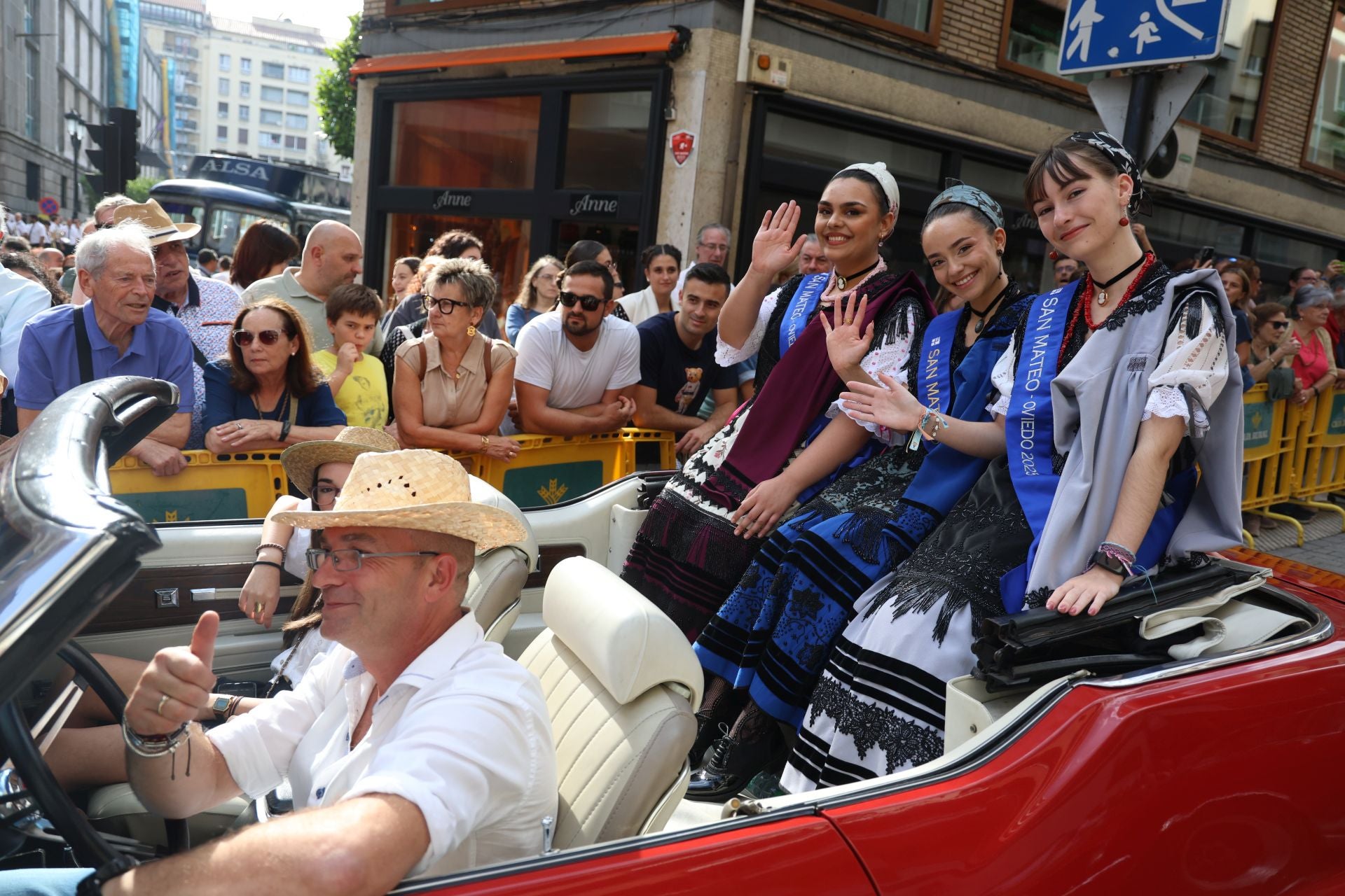 El desfile del Día de América en Asturias 2025, en imágenes
