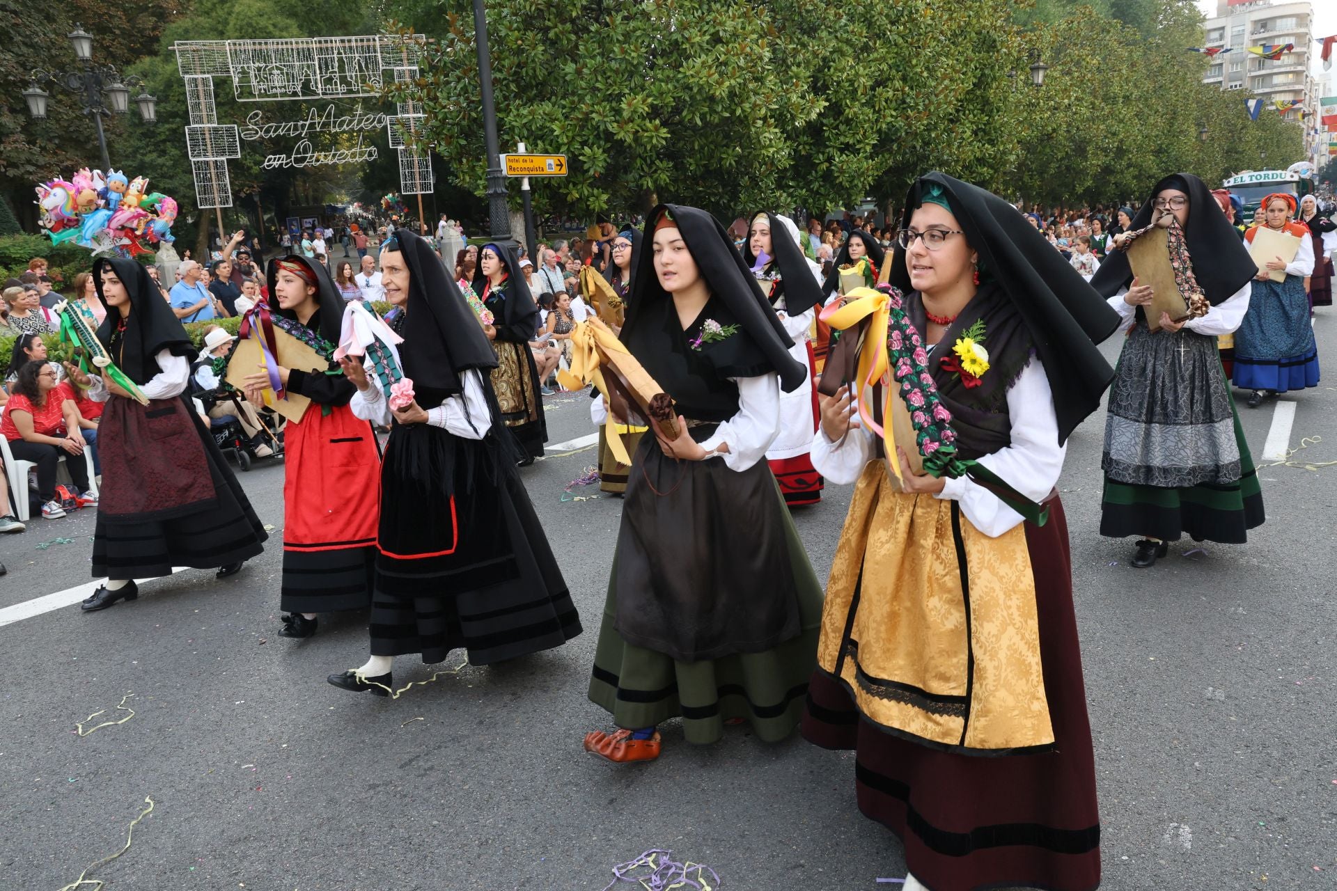 El desfile del Día de América en Asturias 2025, en imágenes
