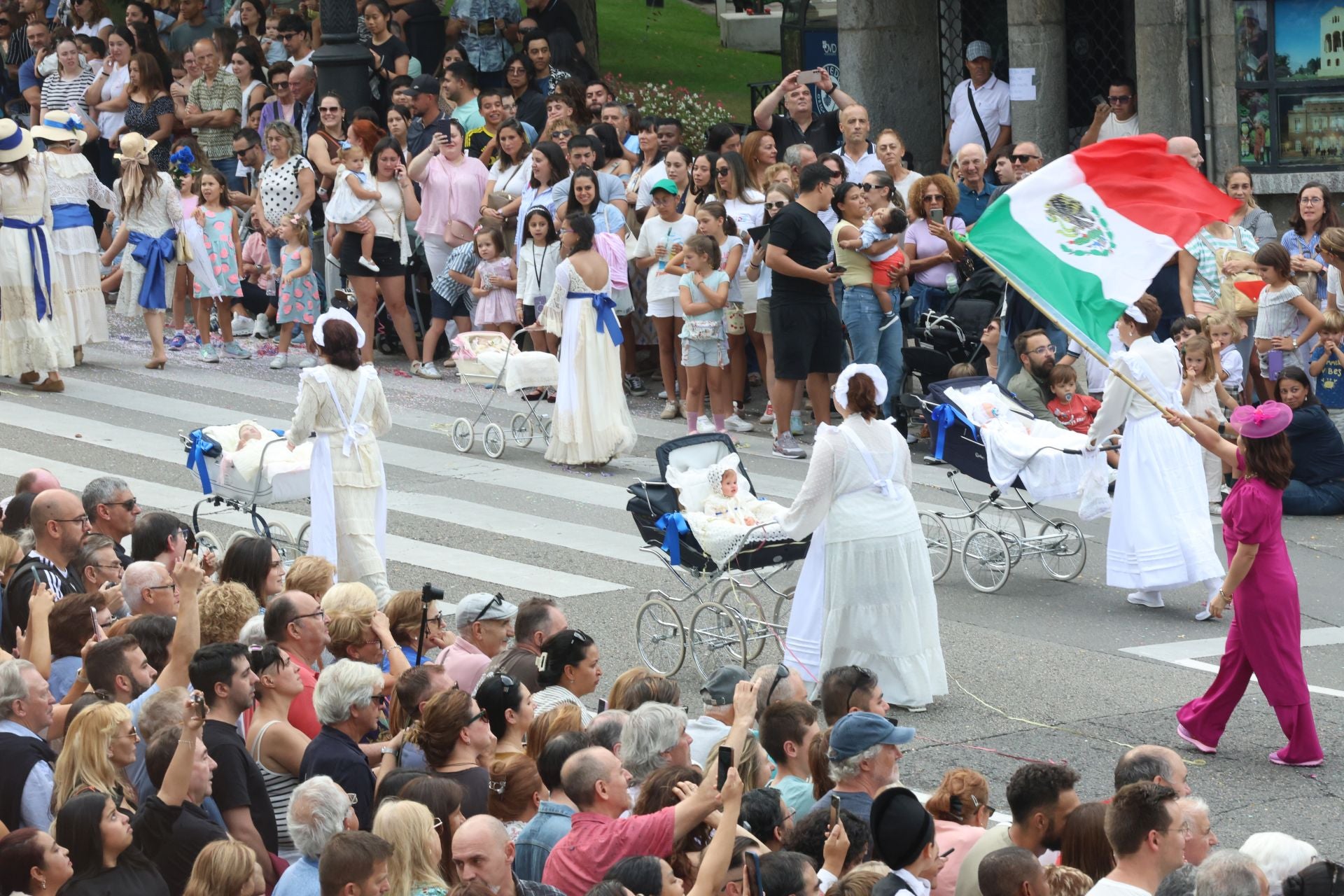 El desfile del Día de América en Asturias 2025, en imágenes