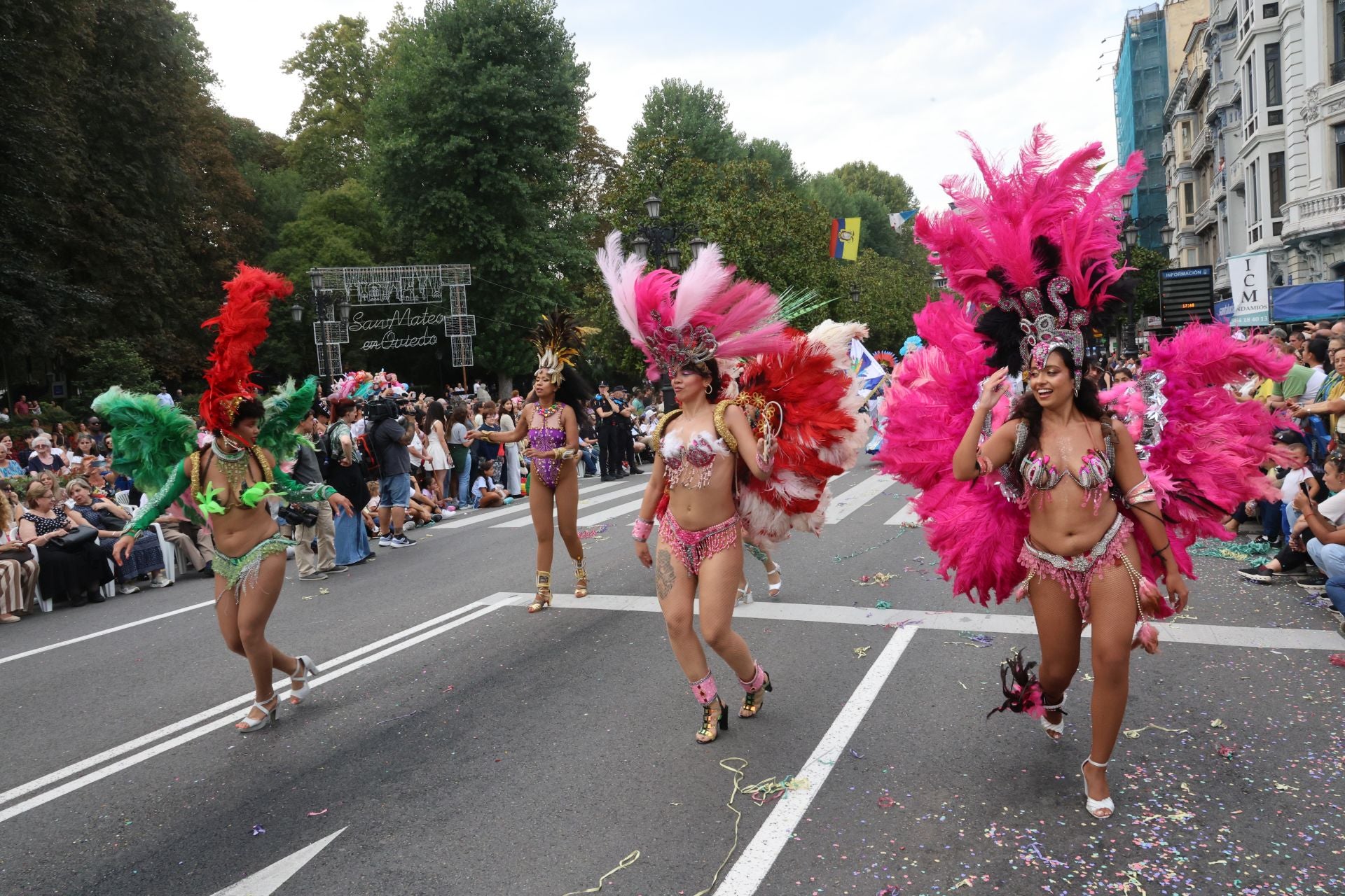 El desfile del Día de América en Asturias 2025, en imágenes