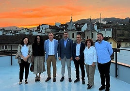 La viceconsejera de Justicia, Encarnación Vicente; la consejera de Cultura, Vanessa Gutiérrez; el alcalde de Grado, José Luis Trabanco, el presidente del Principado, Adrián Barbón; el consejero de Ordenación del Territorio, Ovidio Zapico; la viceconsejera de Derechos Ciudadanos, Beatriz González; y el edil Diego García.