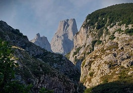 Visitar Bulnes no es sólo disfrutar de un pueblo único en un lugar único; también es un sitio perfecto para admirar el picu Urriellu.
