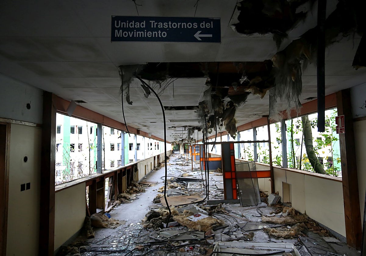 Interior de uno de los edificios del viejo HUCA.