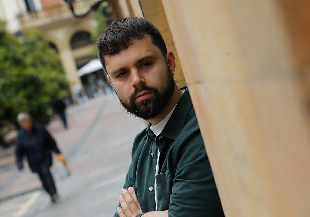 Xaime Martínez nes cais d'Uviéu, la ciudá na que vive