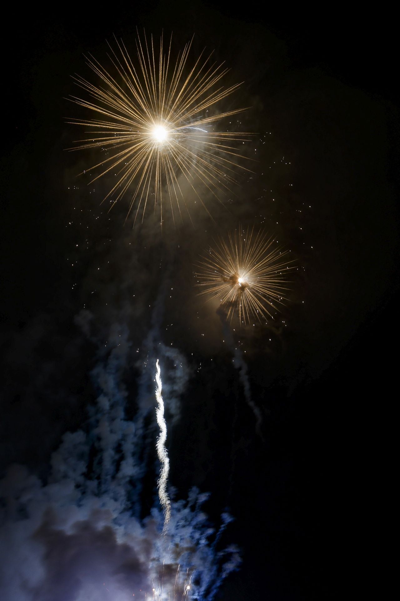 Oviedo estalla en su gran noche de fuegos artificiales