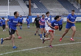 Una de las actividades mixtas e intergeneracionales de las que disfrutaron los participantes.