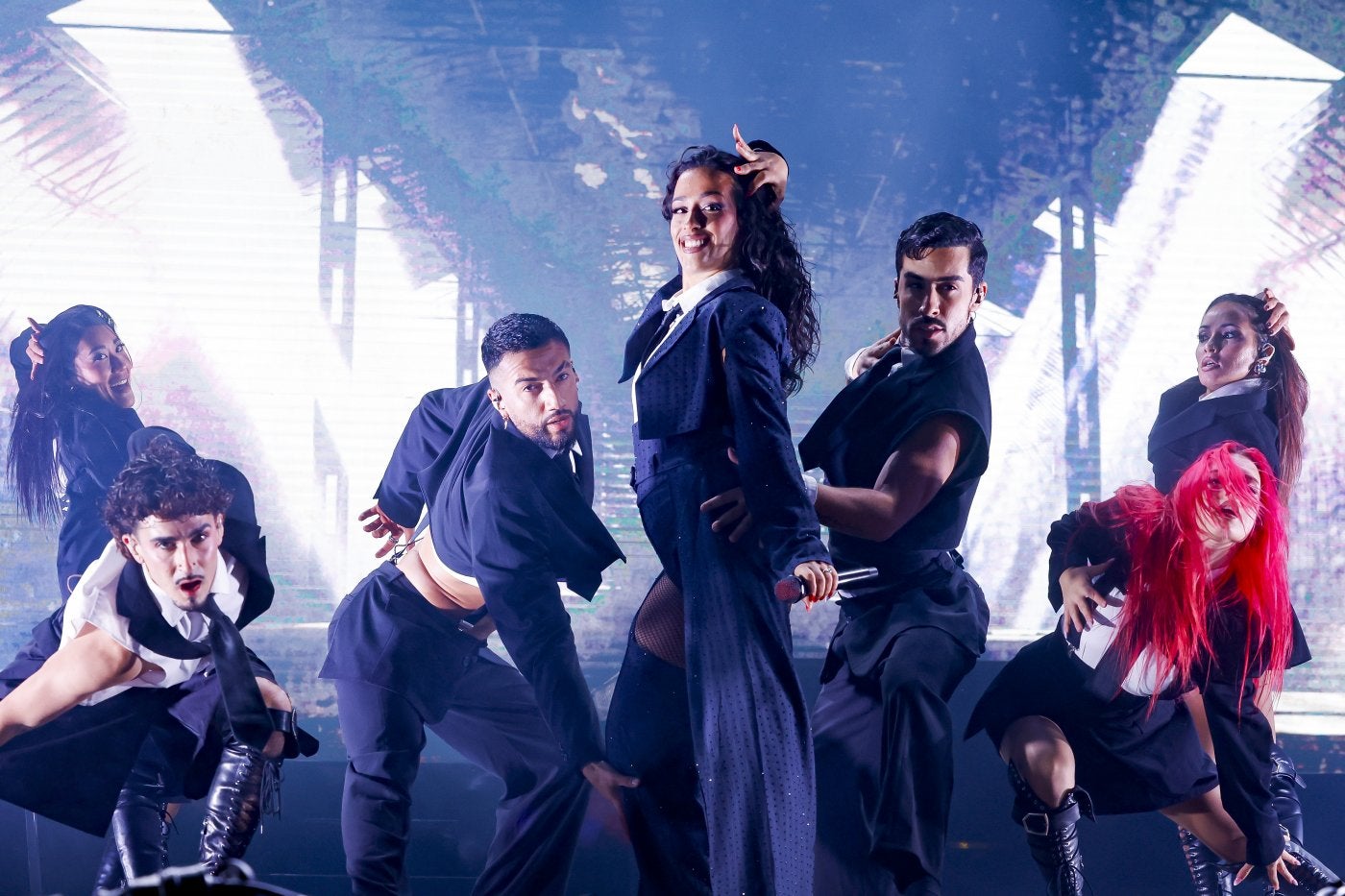 Chanel, que saltó a la fama en Eurovisión de 2022, en plena actuación, en La Ería.