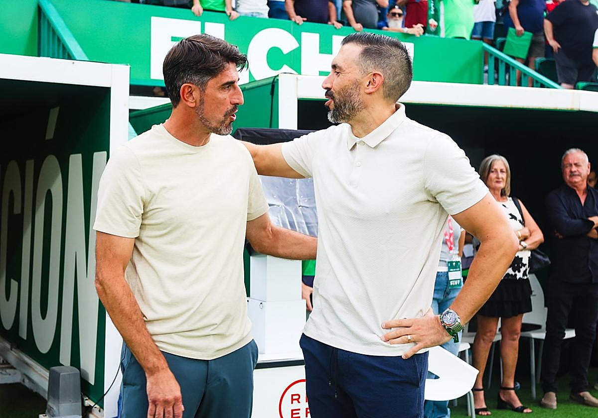Paunovic conversa con Eder Sarabia antes del inicio del choque.