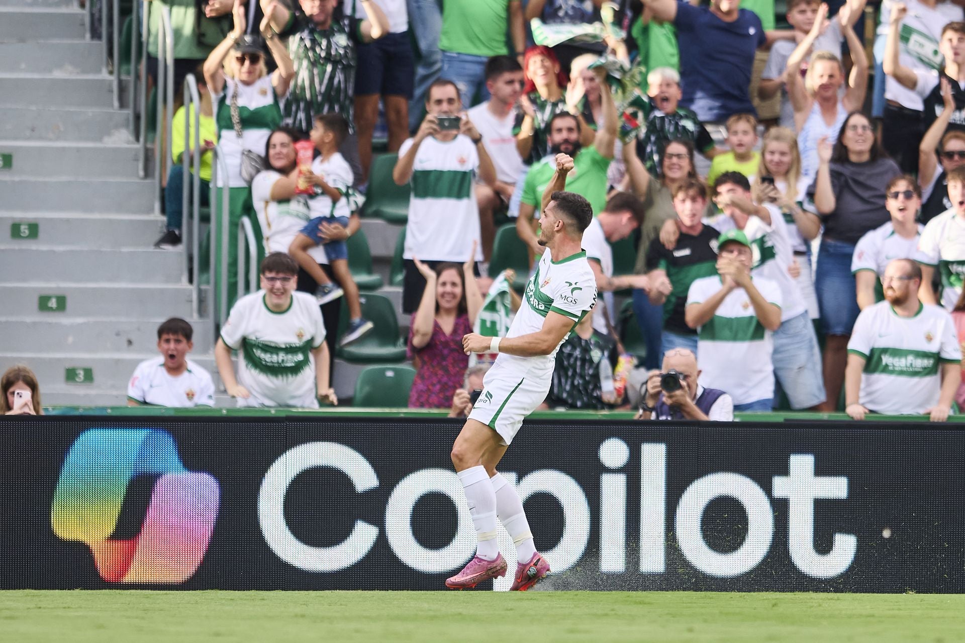 Las mejores imágenes del Elche - Real Oviedo