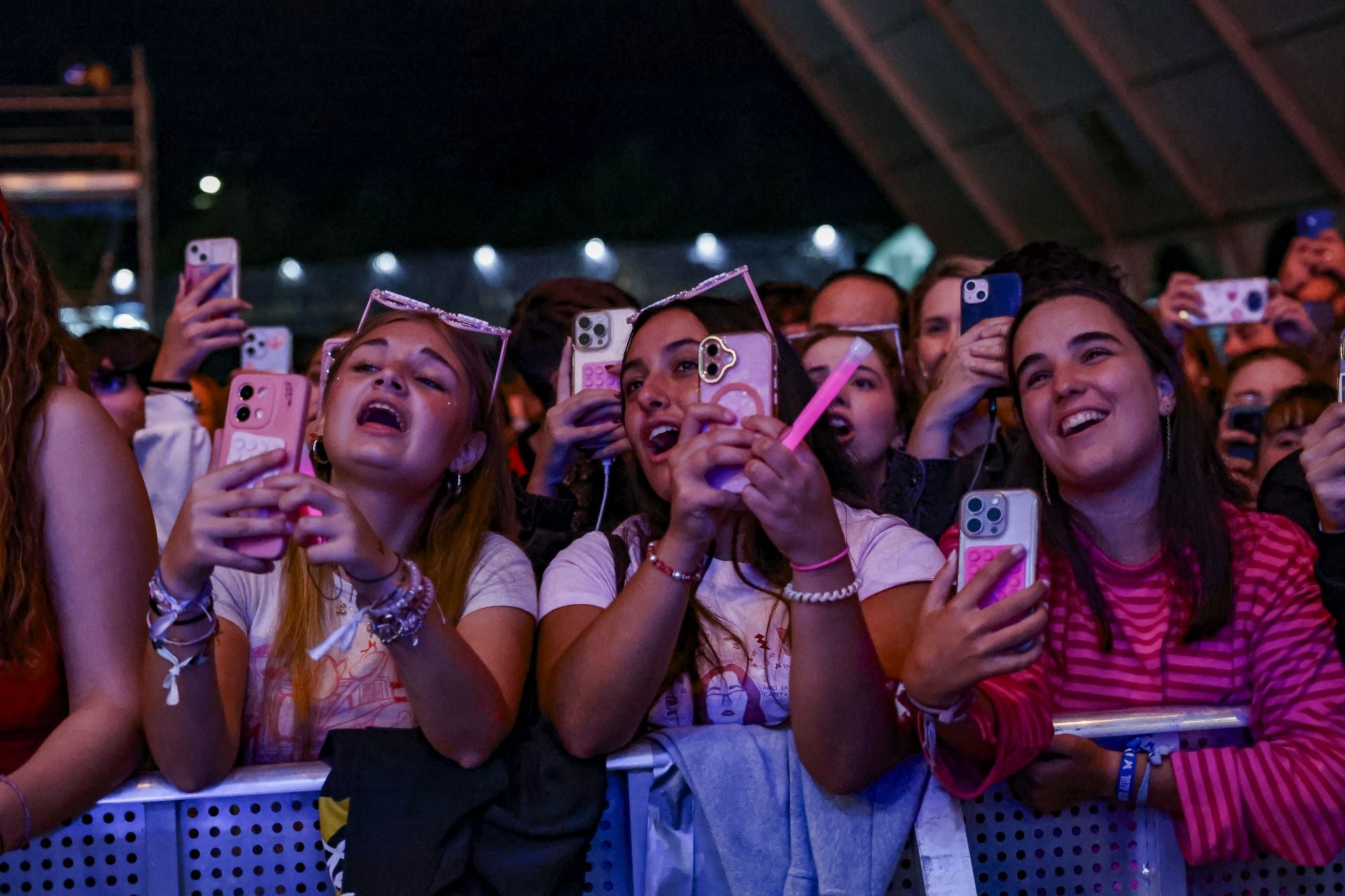 Lennis, Vicco, Chiara y Chanel cierran los conciertos de San Mateo con mucho ritmo latino