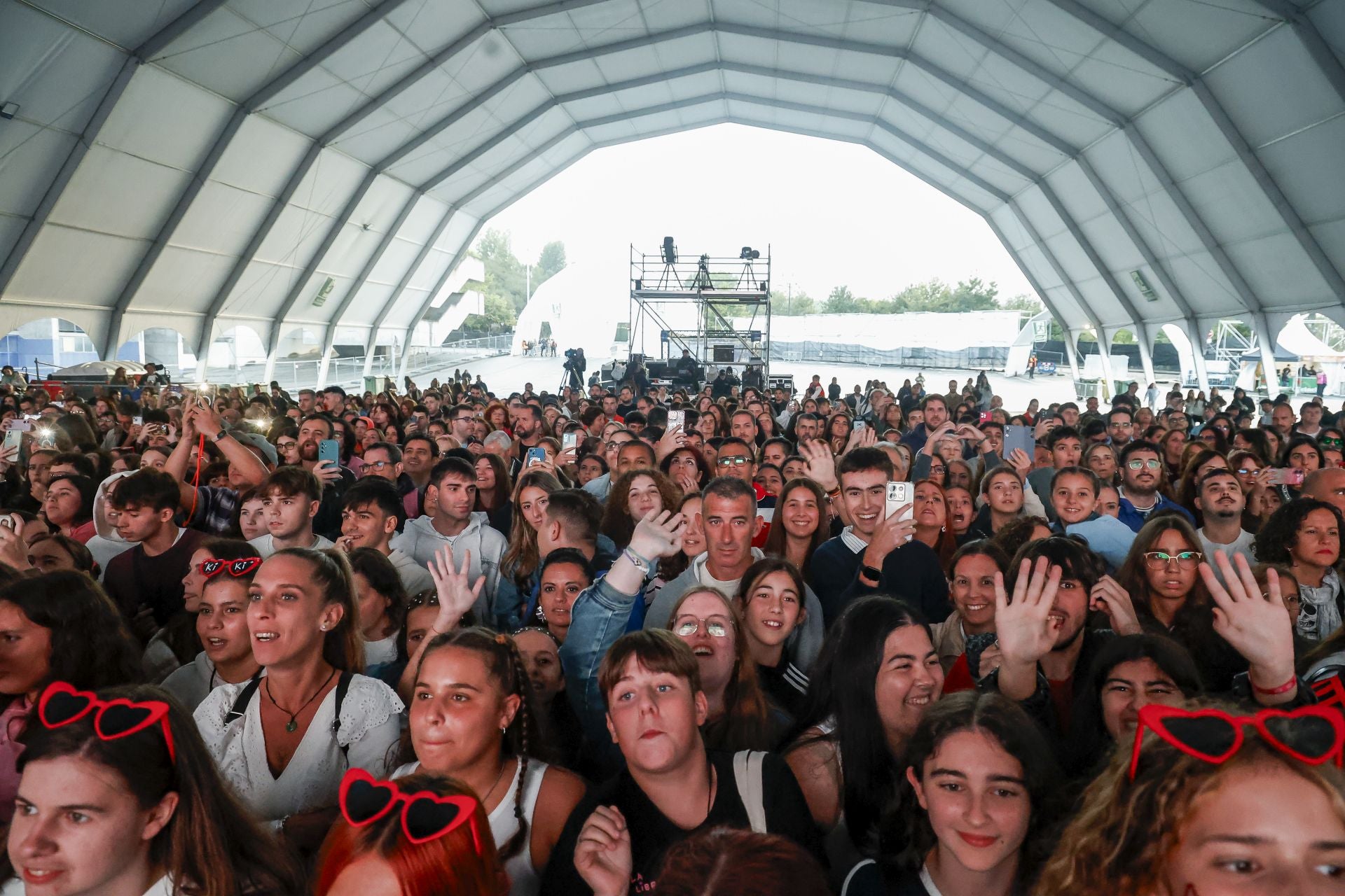 Lennis, Vicco, Chiara y Chanel cierran los conciertos de San Mateo con mucho ritmo latino