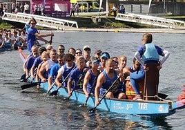 Uno de los barcos con el que el Asturias Dragón Boat logró el Campeonato de España el pasado fin de semana.
